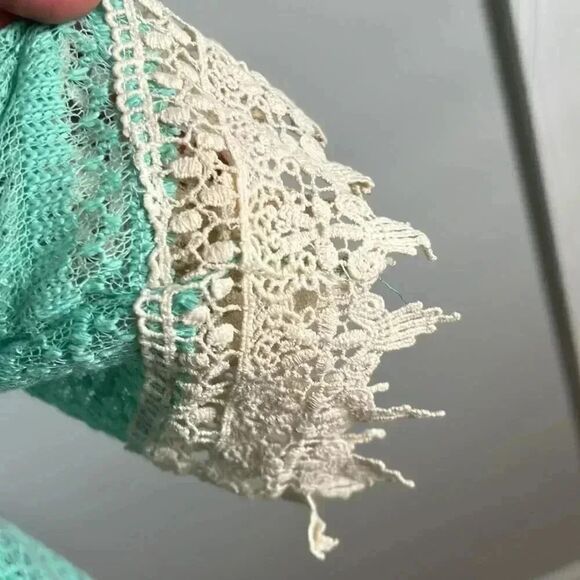 Bubble B Seafoam and cream lace top - Picture 7 of 7